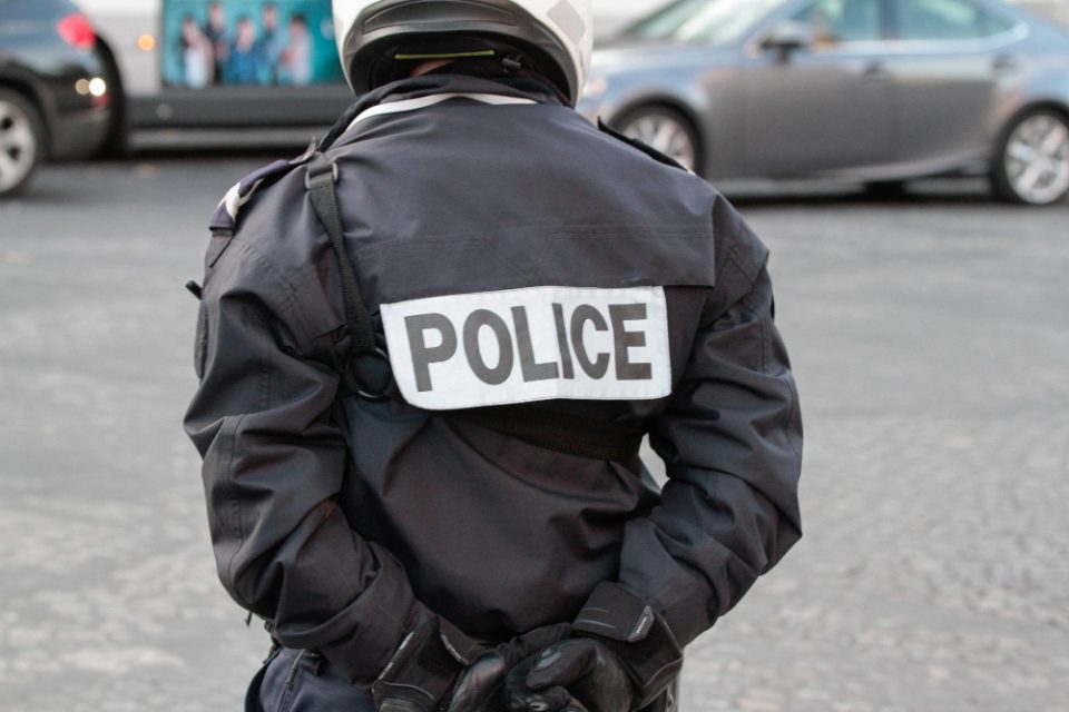 Франција распореди 30.000 полицајци поради страв од немири на денот на изборите