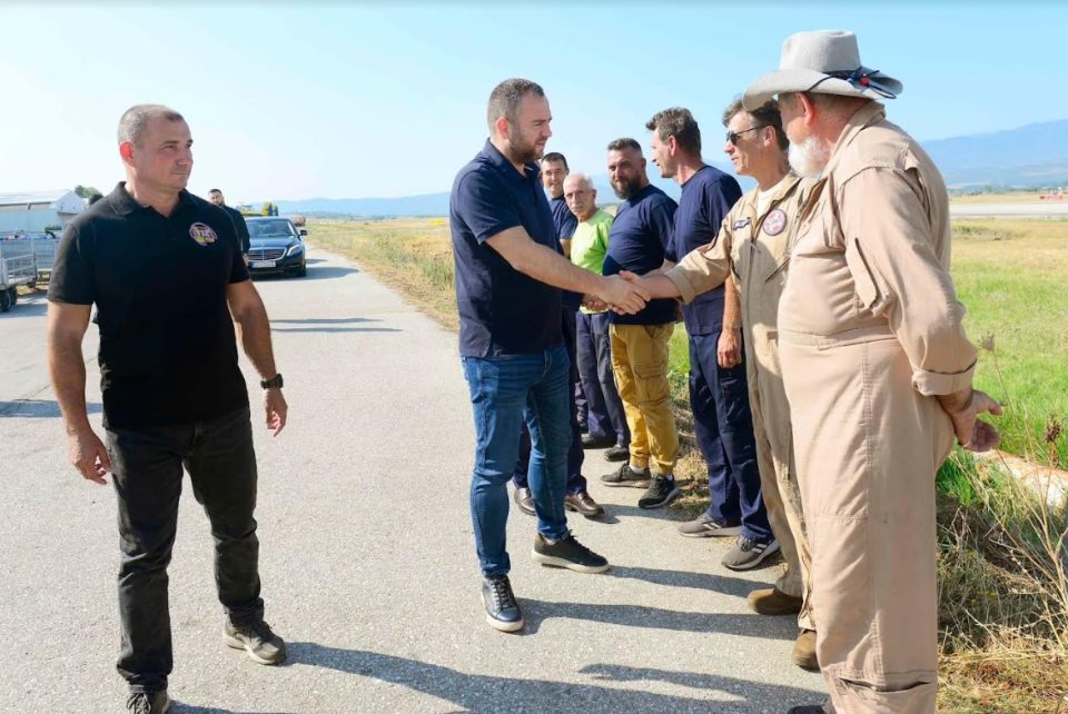 Тошковски во работна посета на Одделението при ДЗС под чија надлежност се воздухопловите за гасење на пожарите