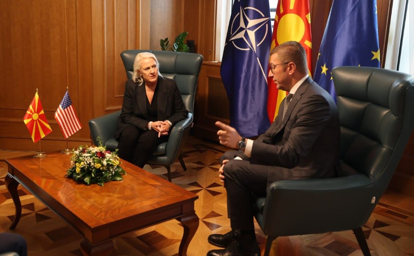 Македонија и САД ќе ги зајакнат билатералните односи: Мицкоски оствари средба со амбасадорката Агелер