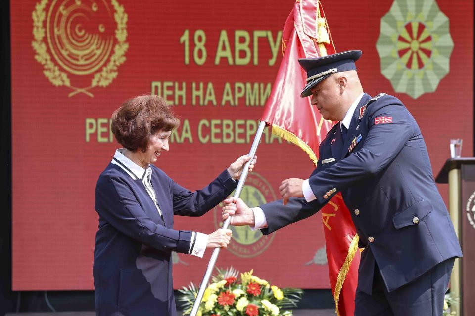 ФОТО: Генерал – мајор Сашко Лафчиски ја презема должноста началник на генералштабот на Армијата