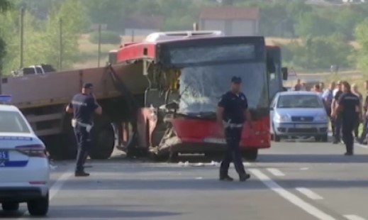 Тешка сообраќајна несреќа во Србија, има загинати и повредени