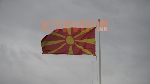 Не го истакнал македонското знаме: Прекршочна постапка против градоначалникот на Струга