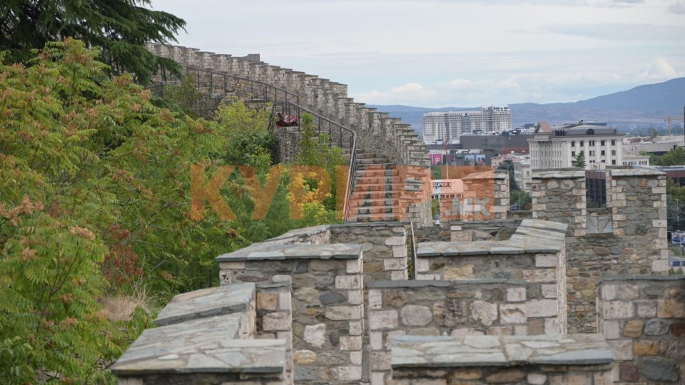 Министерот Љутков и претседателот на ЗЕЛС Ѓорѓиевски во посета на Скопското кале