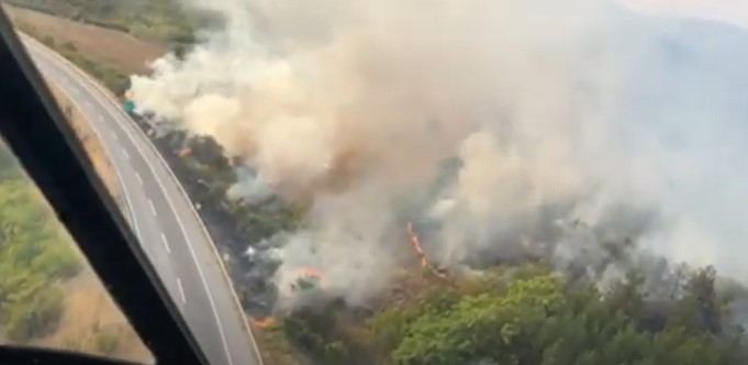 Пожарот во Мариово не стивнува, се заштитуваат селата и објектите