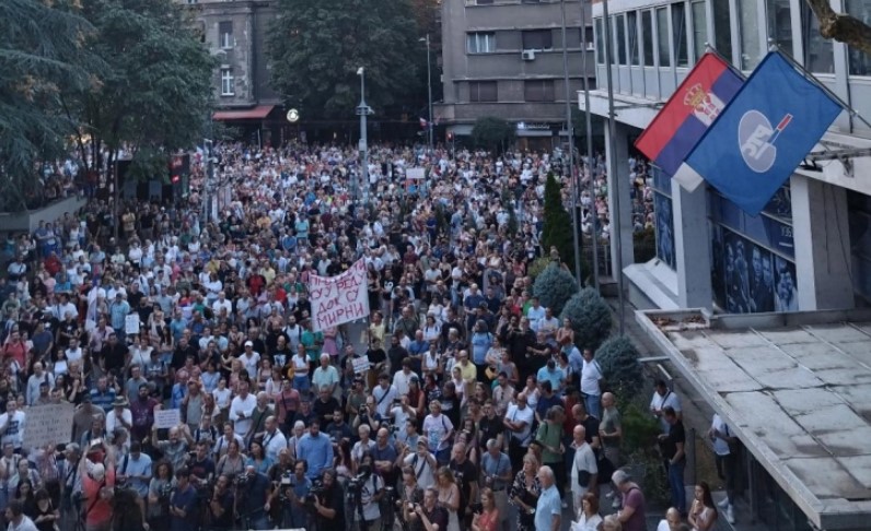 Протест во Белград со барање РТС да известува за протестите против ископувањето литиум во Србија