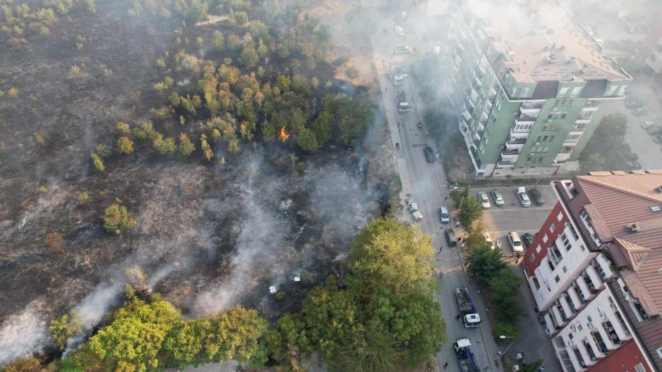 Пожарот кај Расадник предизвикан од малолетници: Фрлале пиротехнички средства, поднесена кривична пријава