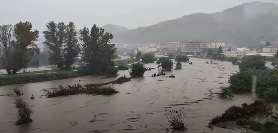 Северна Италија погодена од невреме кое предизвика поплави и прекини во сообраќајот