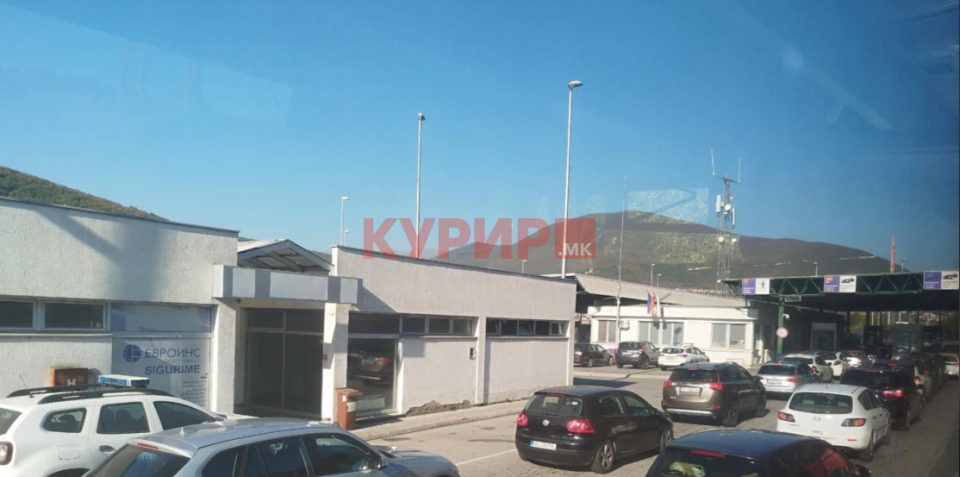 Србин со камион удрил во објект на македонска царинска управа