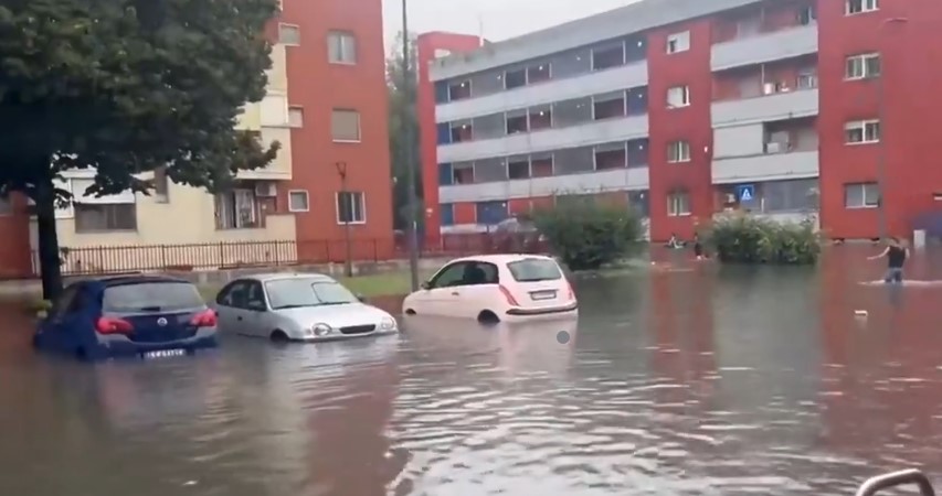 Се излеа реката Ламбро во близина на Милано