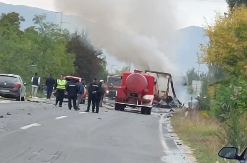 ТРАГЕДИЈА: Три лица загинаа во сообраќајна несреќа во Македонија – се судриле со камион кој се движел во обратен правец