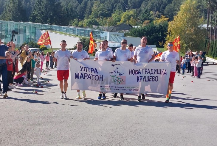 „Тоше ни недостасува секој ден“: Во Крушево маратонците и обожавателите одбележаа 17 години без Проески