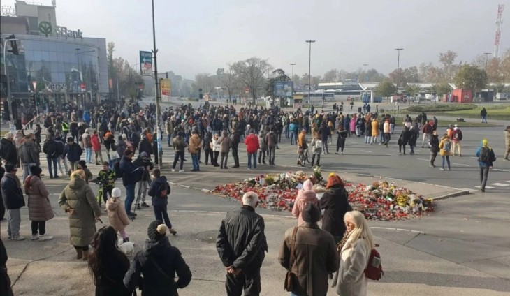 Неколкучасовна блокада на сообраќајот во близина на железничката станица