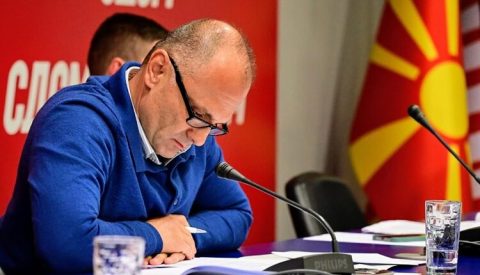 Нема абер од „Црвените линии“ на Филипче, патуваат над еден месец до Собрание?!