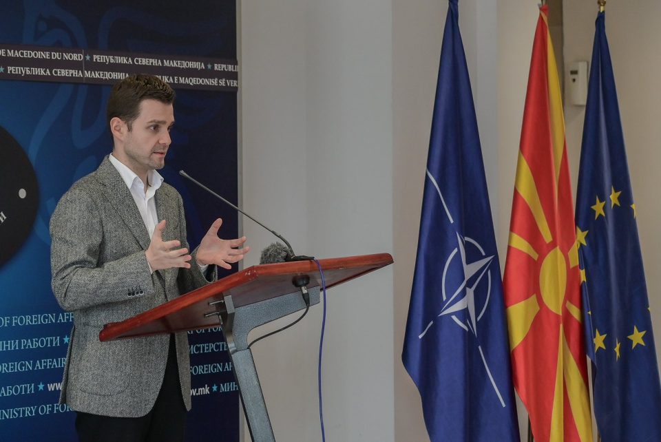 Муцунски: Професионализација на дипломатијата, подобрување на работењето на целокупниот државен систем вклучен во дипломатските процеси