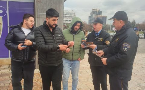 Полицијата на терен: Превентивна активност „Не користи пиротехнички средства“ на плоштадот Скендербег