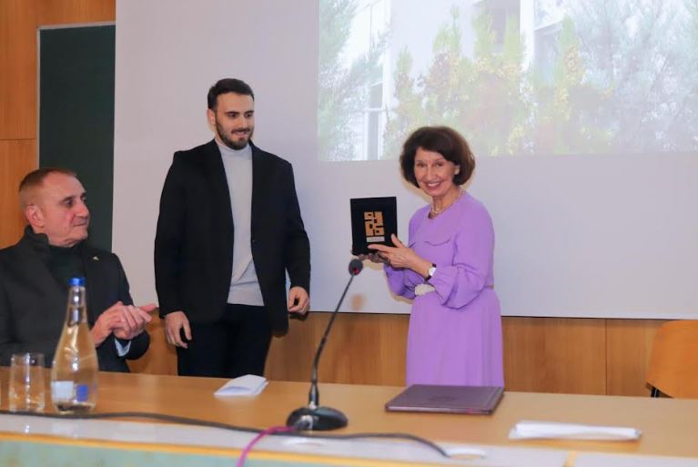 Сиљановска Давкова ја врачи Големата годишна награда за најуспешно реализирано архитектонско дело