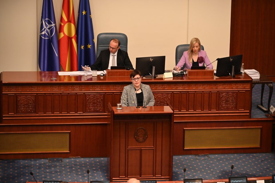 Димитриеска Кочоска до Битиќи: Лесно е да се лаже со пратенички имунитет