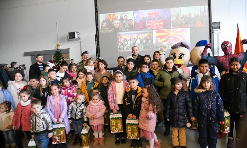 ГОРДИ СМЕ НА НАШАТА АРМИЈА: Сиљановска-Давкова, Мисајловски и Лафчиски предновогодишно со македонските мировници и нивните семејства