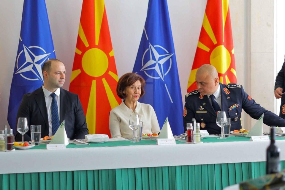 Сиљановска – Давкова и министерот Мисајловски на промоцијата на Родовата самопроценка и Родовиот акциски план на одбраната и Армијата