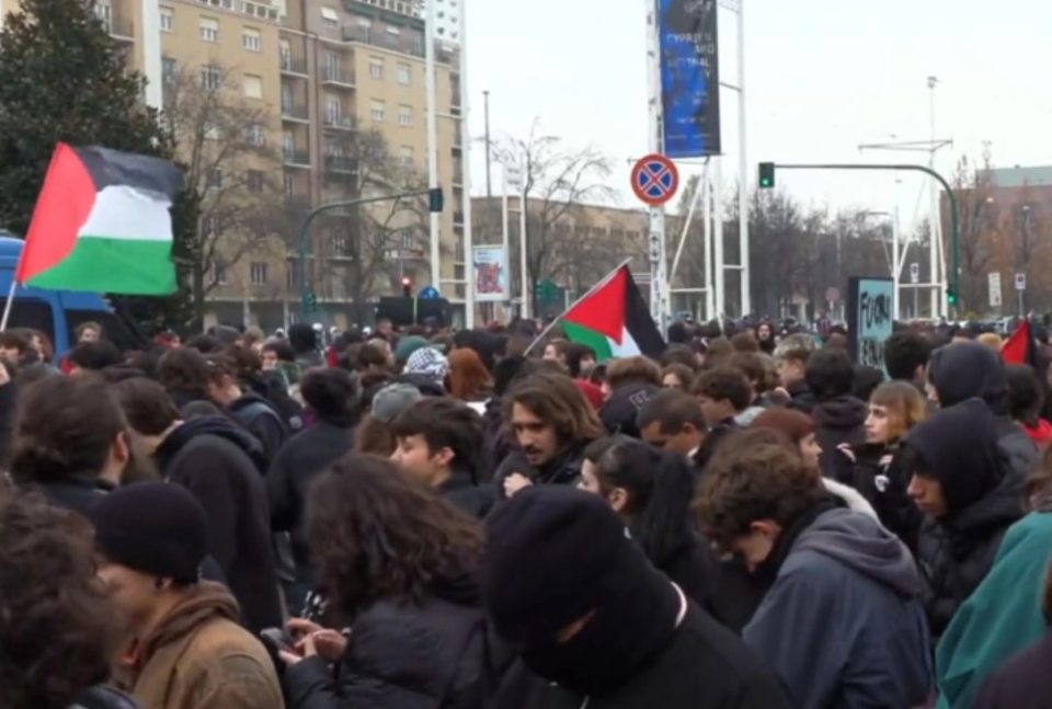 Судир помеѓу студентите и полицијата на пропалестински протест во Торино