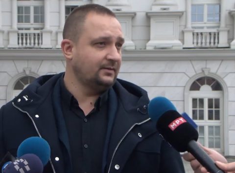 ВМРО-ДПМНЕ: Трендафилов одработува за политиката наместо за работниците, затоа по насока на СДС и Левица одбива зголемување на платите на административните службеници до 40%