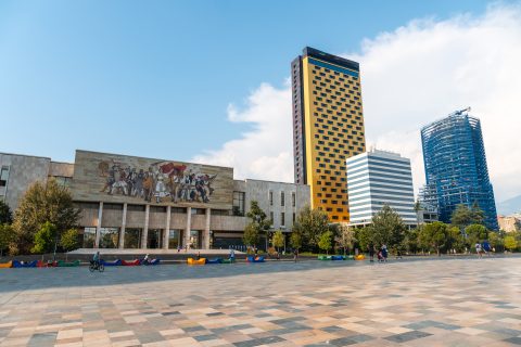 За девет месеци странските туристи во Албанија потрошиле 4,4 милијарди евра