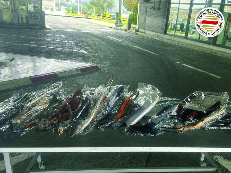 Спречени обиди за криумчарење на луксузни чанти, цигари, масло како и пасоши за миленичиња