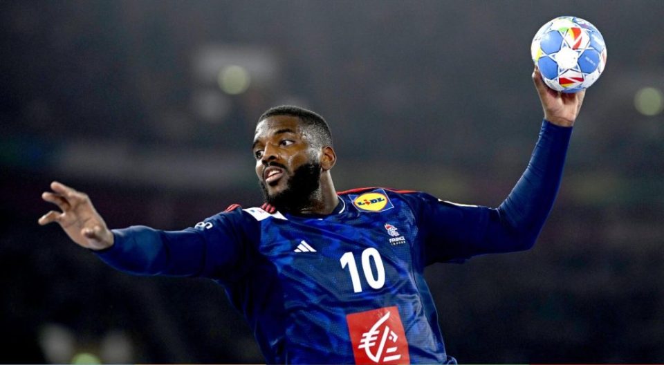 Мем: Се гледа работата на Лазаров со репрезентацијата