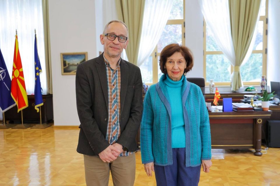 Сиљановска-Давкова го прими Иле Михајловски, финалист за престижната Глобална награда за наставници за 2025 година