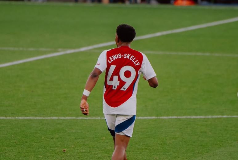 Укината суспензијата на Луис-Скели од Арсенал