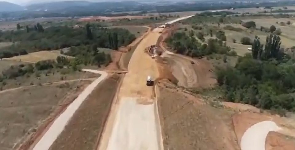 ВИДЕО: На 1 јули не беше ставен ниту еден метар асфалт на патот Крива Паланка – Страцин, СДСМ со години тапкаа во место