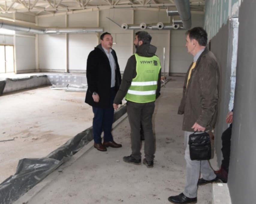 Базенот во Штип конечно ќе биде завршен: Министерот Борко Ристовски го означи продолжувањето на изградбата