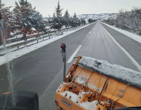 Сообраќајот во зимски услови, сите државни патишта се проодни и безбедни