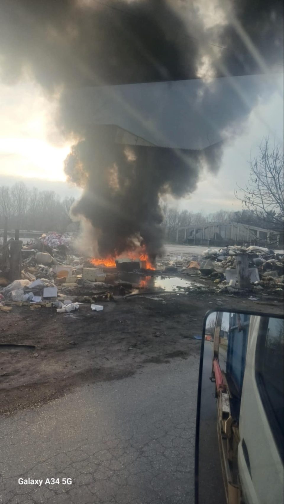 ФОТO+ВИДЕО: Гори дива депонија спроти ТВ Канал 5