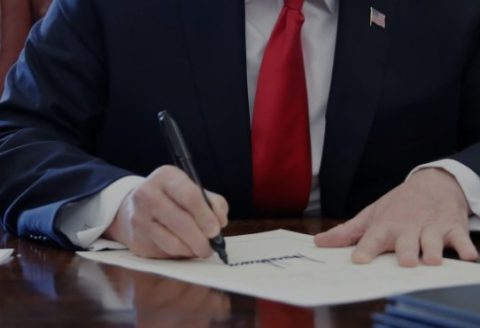 Трамп стави потпис: Се воведуваат глобални царини од 10 проценти