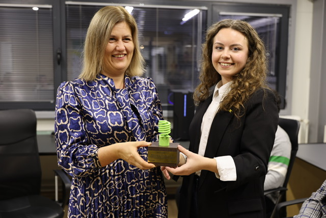 Божиновска со студентите: Младите се иднината на чистата енергија и иновациите