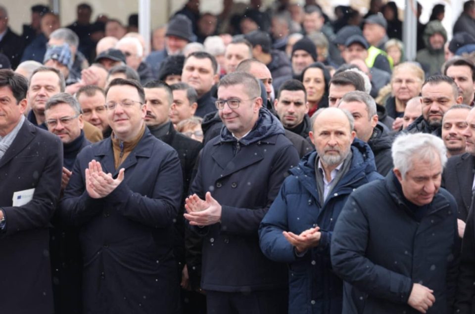 Пуштени во употреба 42 километри автопат и 31 километар пруга за само две недели: Не само во Македонија, ниту во регионот досега ова се нема случено