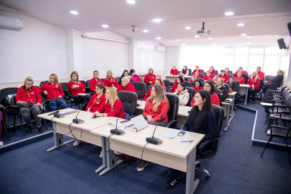 Продолжува социјалната услуга за нега и грижа во домот на 100-тина стари и изнемоштени лица