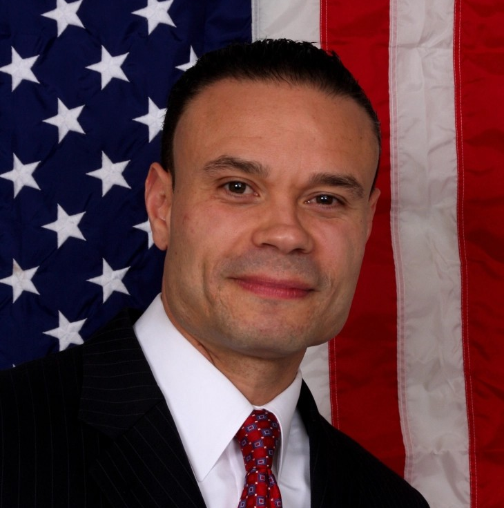 Трамп го номинира коментаторот Ден Бонџино за заменик директор на ФБИ