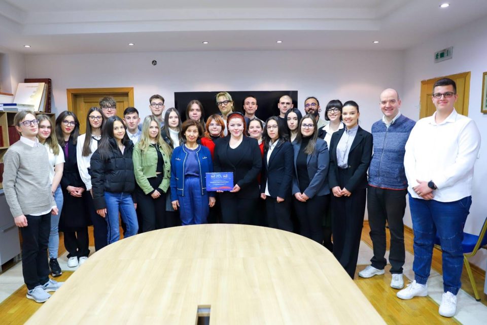 Претседателката Сиљановска-Давкова ги прими победничките тимови на „NASA Space Apps Challenge 2024“