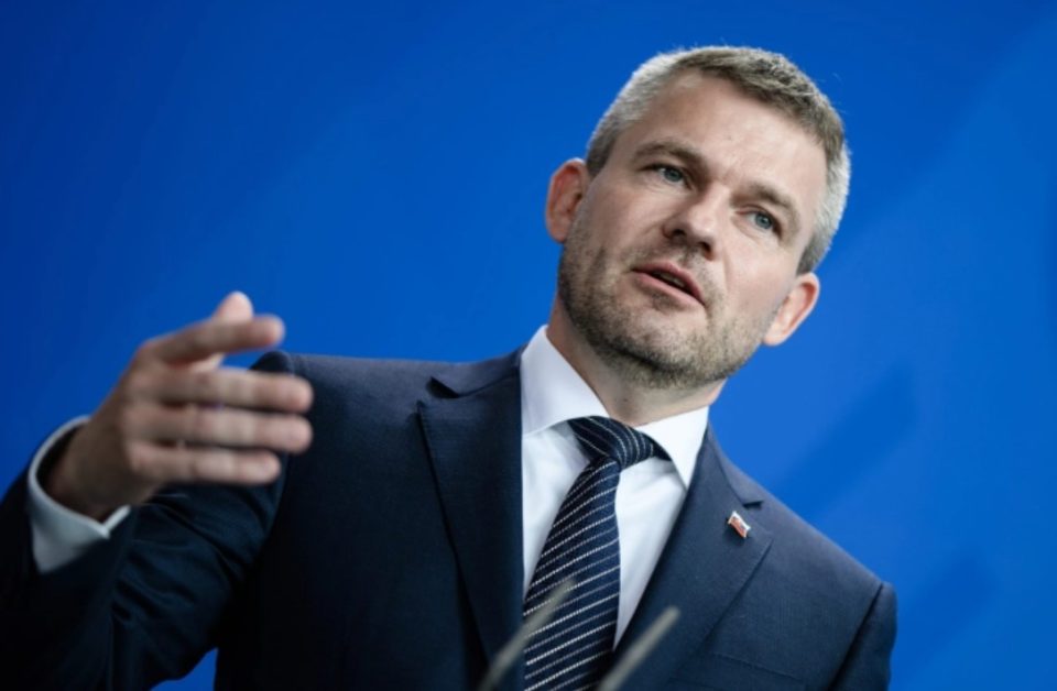 Пелегрини: Макрон ја дели Европа по прашањето за мировните преговори за Украина