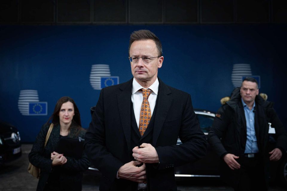 Сијарто: Унгарија ќе направи сè Брисел да не го попречи руско-американскиот договор за Украина