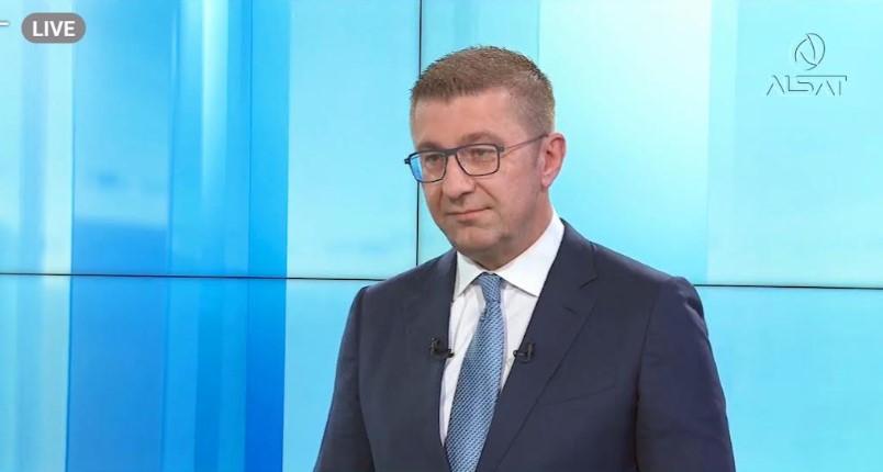 Мицкоски: Размислувам за смена на државниот грб, не размислувам и не ми паѓа на памет да се менува химната