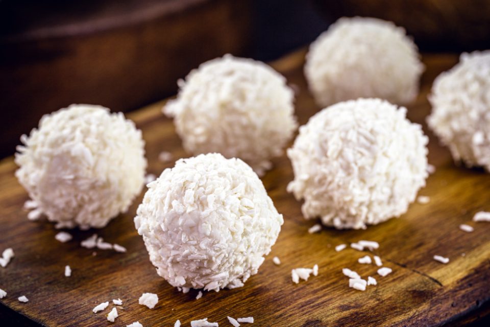 Идеален десерт кога брзате: За кокосови топчиња потребни се само три состојки