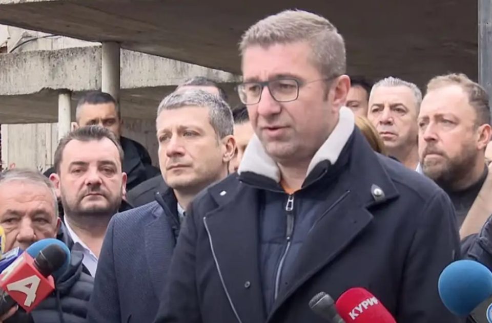 Нема партиски вработувања, ниту на министерот Меџити му се одземени ингеренциите, вели Мицкоски