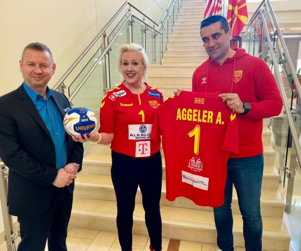 ФОТО: Мукаетов и ракометарите на прием во американската Амбасада