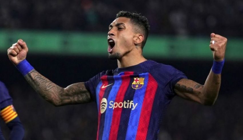 Барселона му нуди нов договор на Рафиња