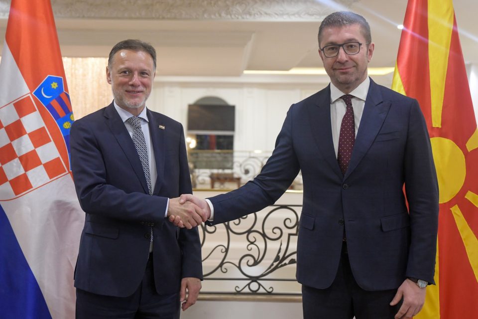 Мицкоски – Јандроковиќ: Унапредување на билатералните односи и поддршката на европскиот пат на Македонија