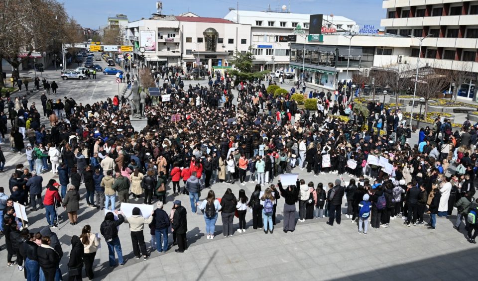 Јанчев се потпиша во книгата на жалост, граѓаните се помолија за спокој на душите на загинатите и за побрзо закрепнување на повредените