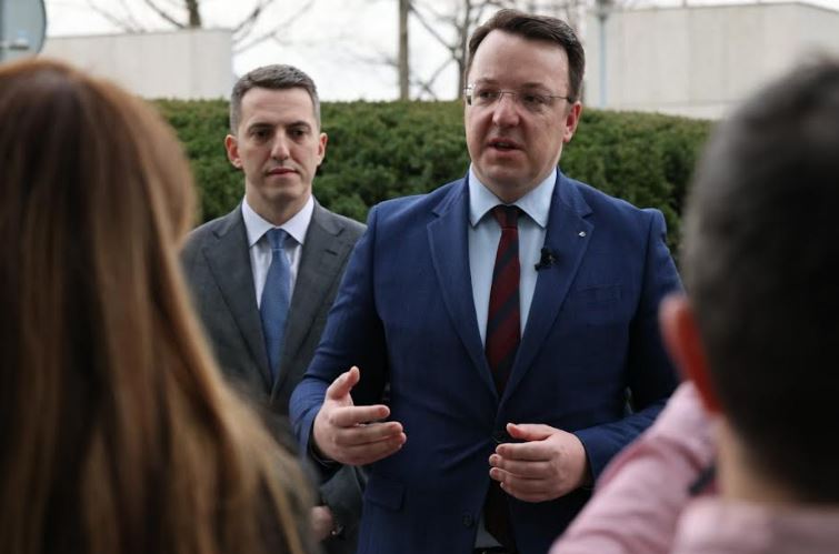 Средба Николоски – Пос: Се разгледува можноста Скопје и Прага да се поврзат со авиолинија, како и можност за авиолинија Охрид – Карлови Вари